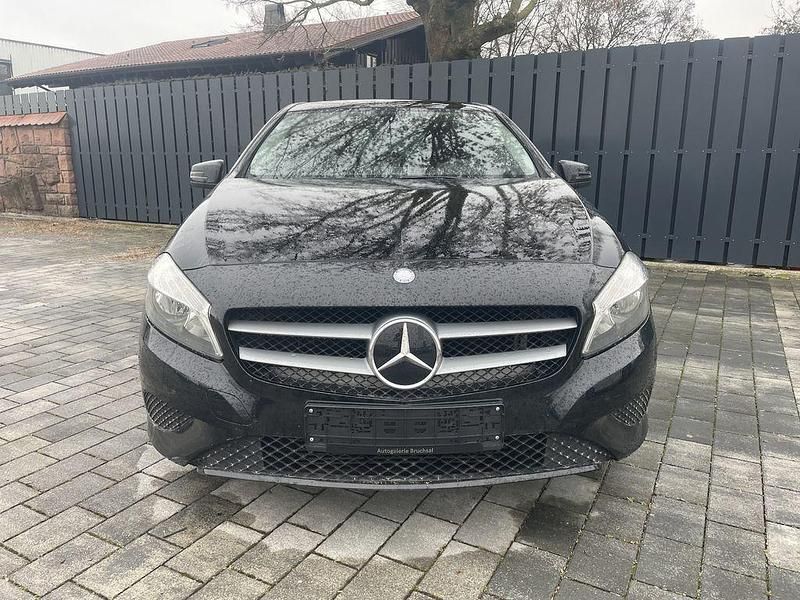 Gebraucht Mercedes A180 109 PS (80 kW) 2013 Schwarz Limousine