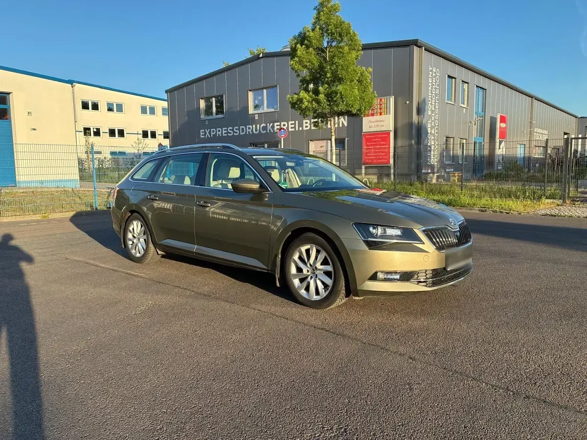 Gebraucht Skoda Superb 180 PS (132 kW) 2016 Grau Kombi