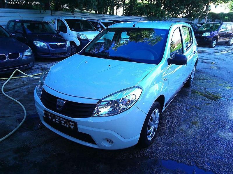 Weiß Gebraucht 2009 Dacia Sandero Ambiance Kleinwagen | 999 € (Fairer Preis) - Bild 1/4