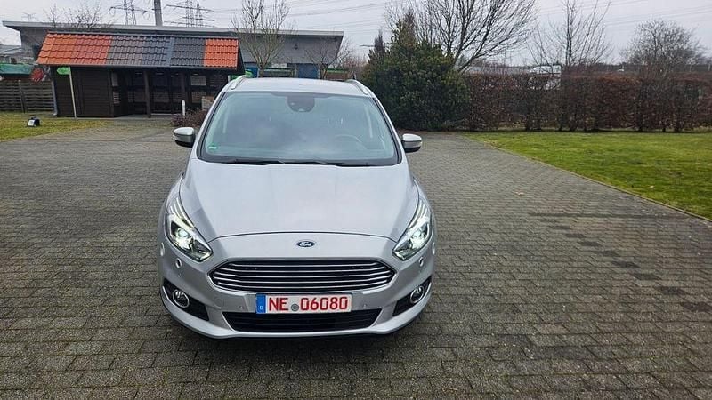 Gebraucht Ford S-MAX Business Edition 190 PS (139 kW) 2020 Silber Van / Kleinbus