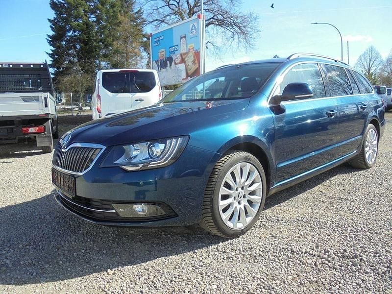 Gebraucht Skoda Superb Exclusive 160 PS (117 kW) 2013 Blau Kombi