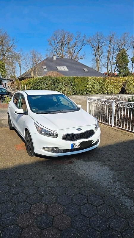 Gebraucht Kia Ceed 128 PS (94 kW) 2015 Weiß Kleinwagen
