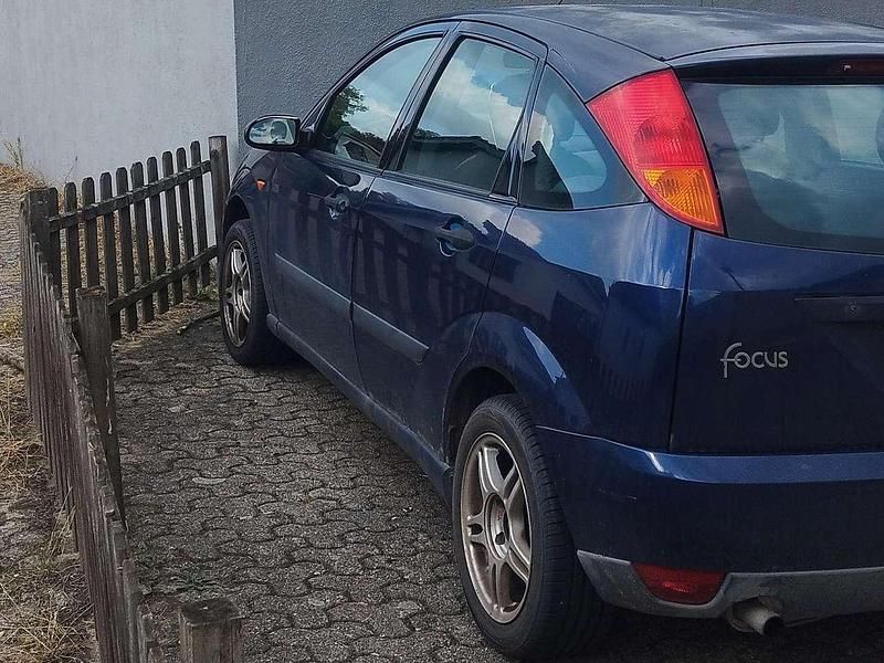 Gebraucht Ford Focus 101 PS (74 kW) 1999 Blau Limousine