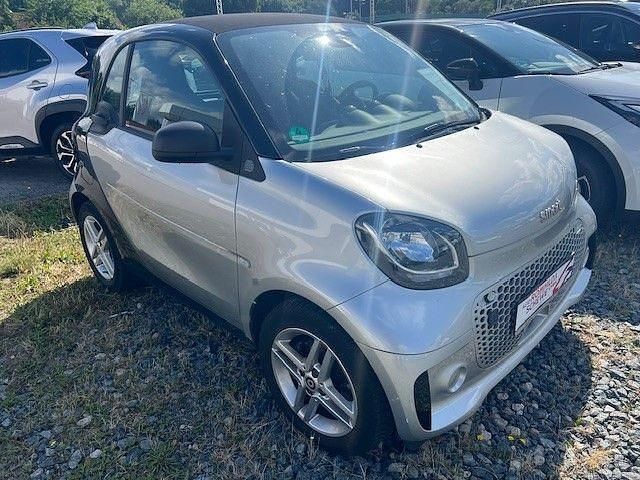 Bodypanels in cool silver (met Gebraucht 2021 Smart ForTwo Electric Drive Coupé | 9.890 € (Fairer Preis) - Bild 1/2