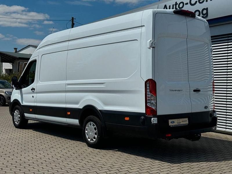 Gebraucht Ford Transit Trend 131 PS (96 kW) 2022 Weiß Limousine