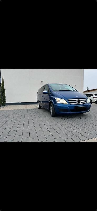 Blau Gebraucht 2011 Mercedes Viano Edition Van / Kleinbus | 16.890 € (Teuer) - Bild 1/4