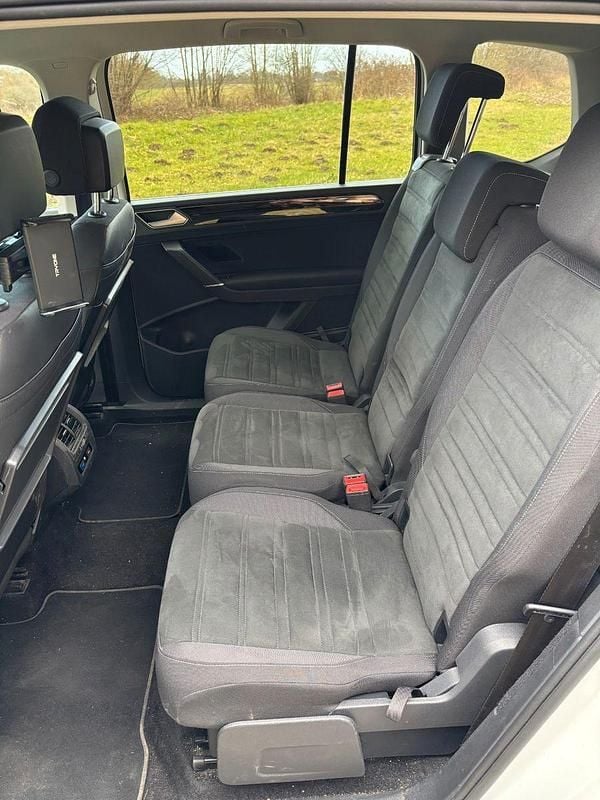 Gebraucht VW Touran Highline 150 PS (110 kW) 2018 Weiß Van / Kleinbus