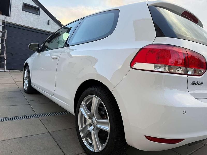 Weiß Gebraucht 2012 VW Golf VII Trendline Limousine | 7.600 € (Fairer Preis) - Bild 1/4