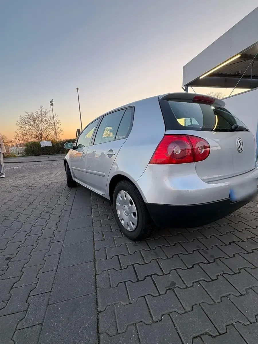 Gebraucht VW Golf IV 116 PS (85 kW) 2005 Silber Kleinwagen