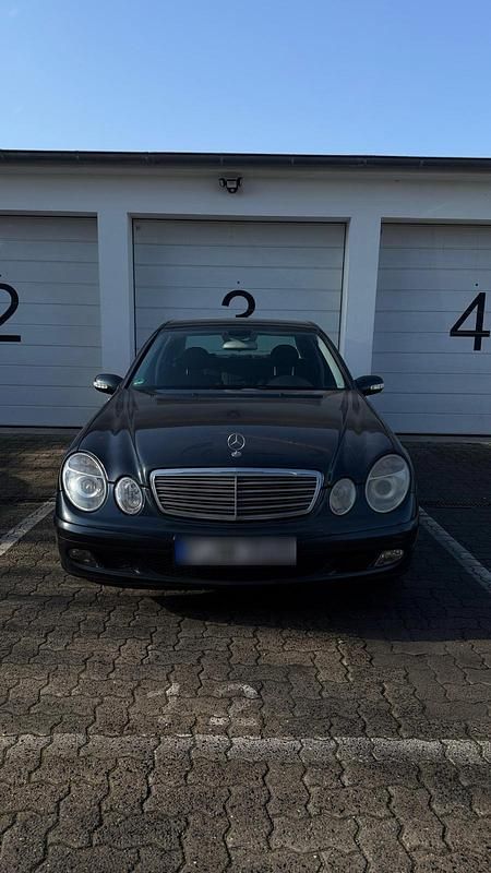 Gebraucht Mercedes E240 177 PS (130 kW) 2002 Blau Limousine
