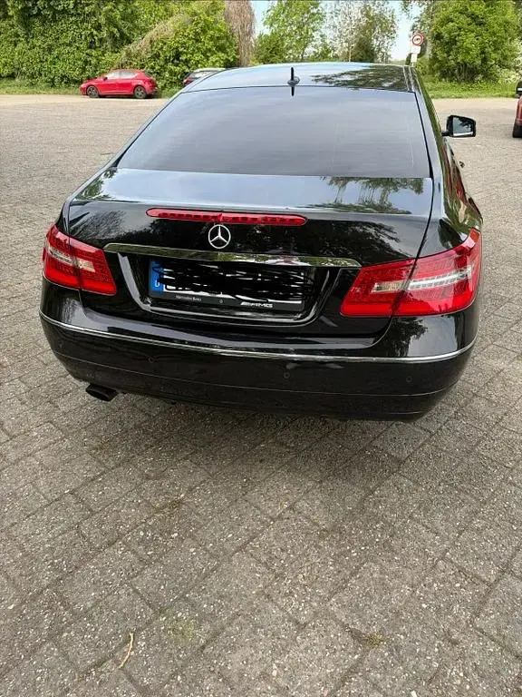 Używany Mercedes E250 Avantgarde 204 KM (150 kW) 2011 Czarny Coupe