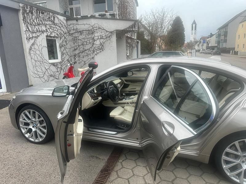 Gebraucht BMW 750 408 PS (300 kW) 2009 Gold Limousine