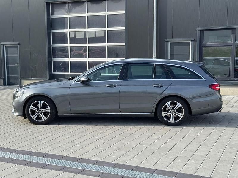Gebraucht Mercedes E220 Avantgarde 194 PS (142 kW) 2019 Grau Limousine