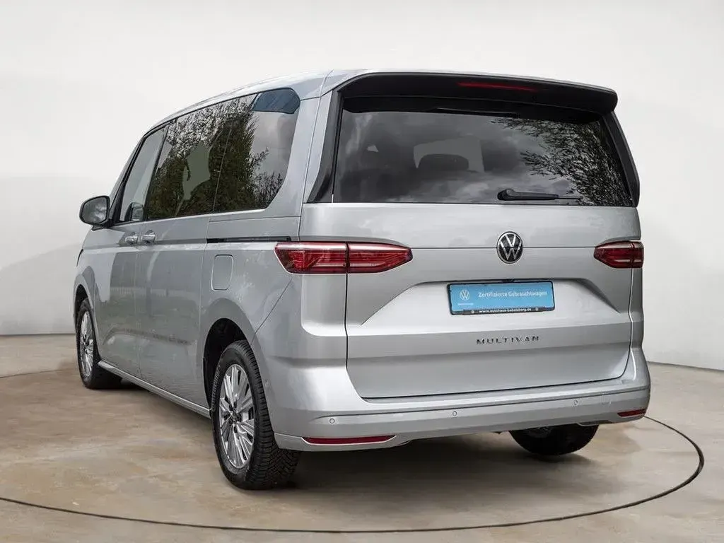 Gebraucht VW T7 150 PS (110 kW) 2024 Silber Van