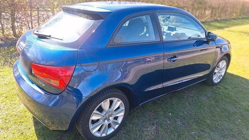 Gebraucht Audi A1 Ambiente 122 PS (89 kW) 2014 Blau Kleinwagen