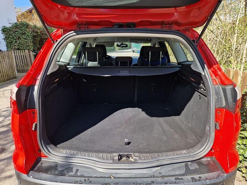Gebraucht Ford Focus Trend 150 PS (110 kW) 2014 Rot Limousine