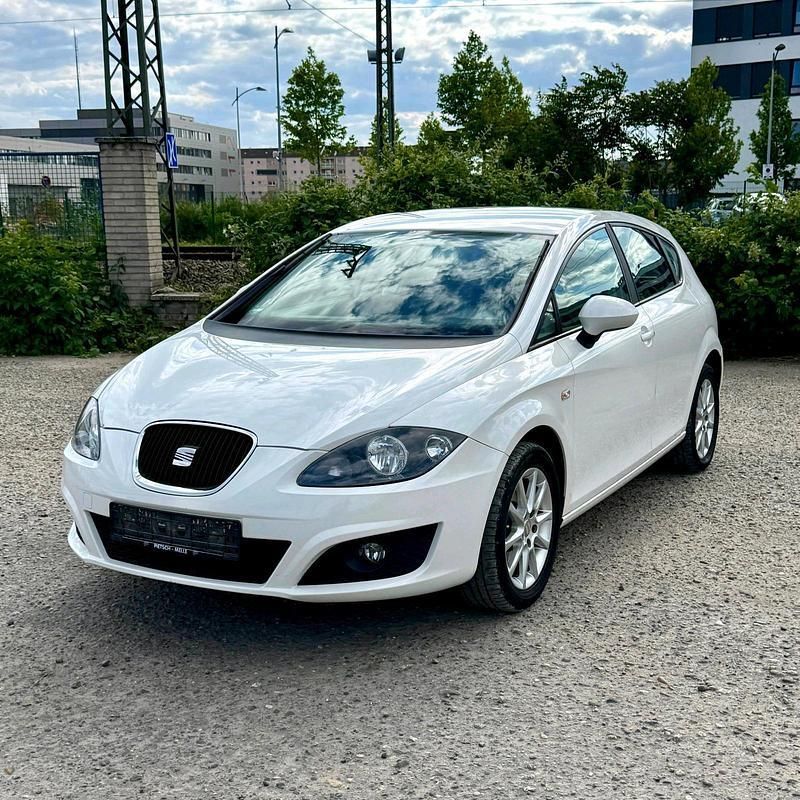 Weiß Gebraucht 2009 Seat Leon Limousine | 3.499 € (Fairer Preis) - Bild 1/4