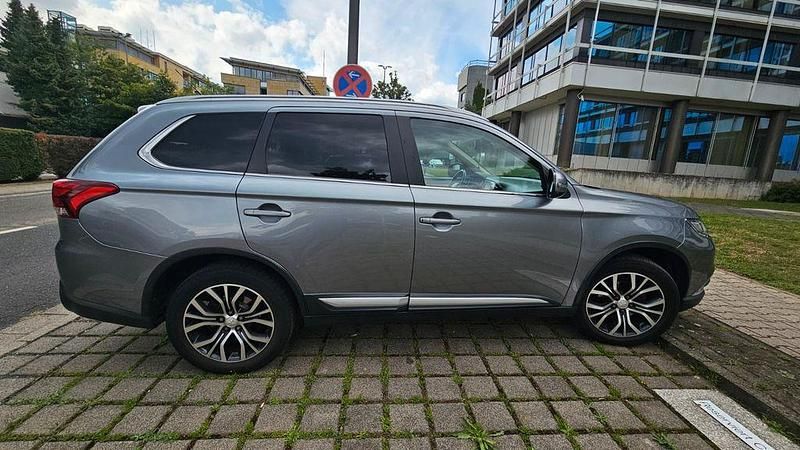 Gebraucht Mitsubishi Outlander 150 PS (110 kW) 2016 Grau SUV