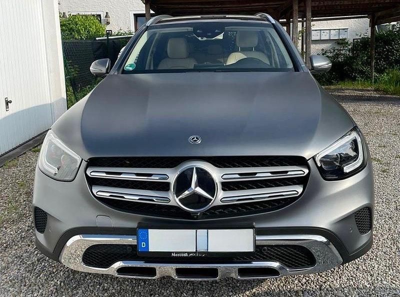 Grau Gebraucht 2019 Mercedes GLC300 SUV | 34.100 € (Superpreis) - Bild 1/4