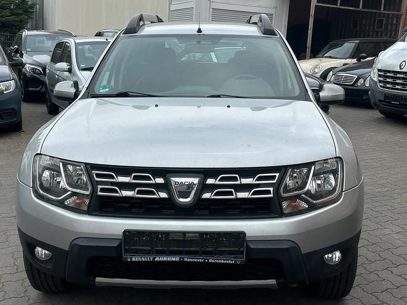 Silber Gebraucht 2016 Dacia Duster SUV | 5.990 € (Superpreis) - Bild 1/4