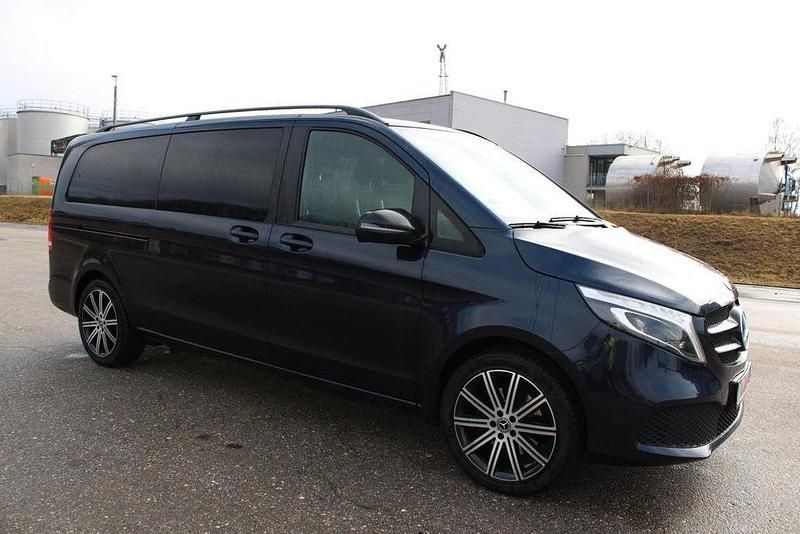 Gebraucht Mercedes V300 237 PS (174 kW) 2021 Blau Van / Kleinbus