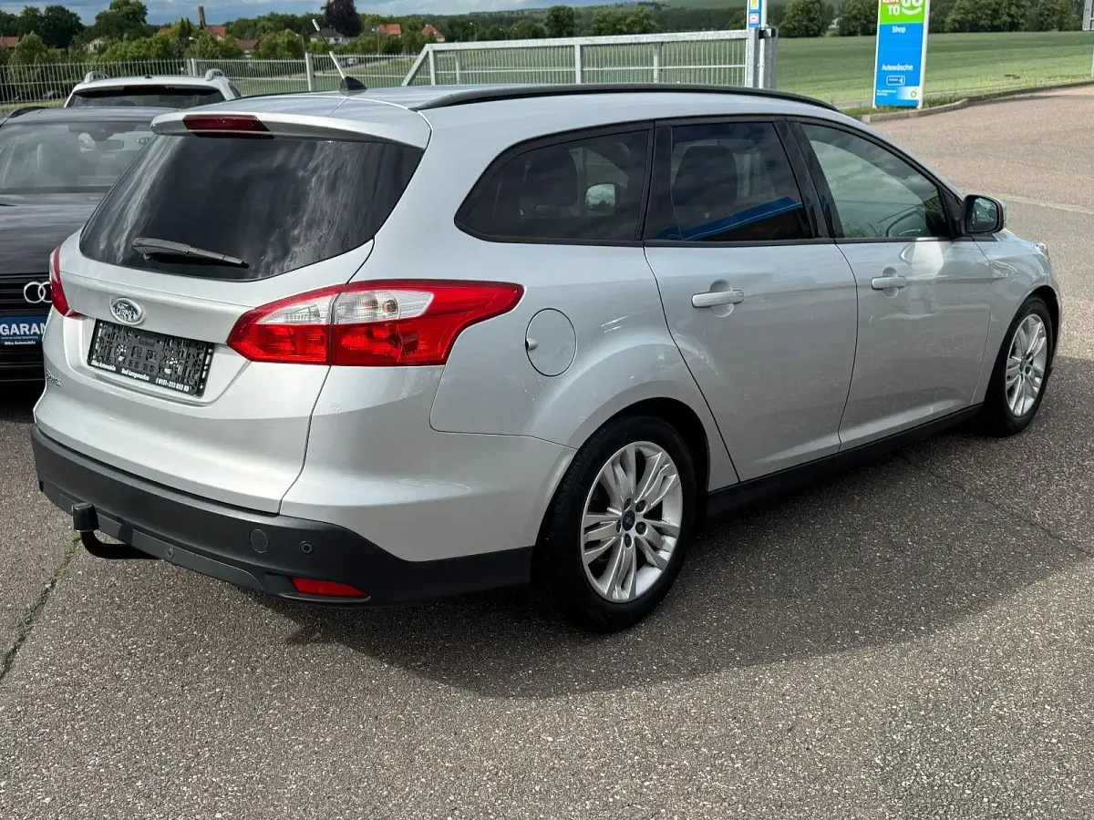 Gebraucht Ford Focus Trend 125 PS (91 kW) 2011 Silber Kombi