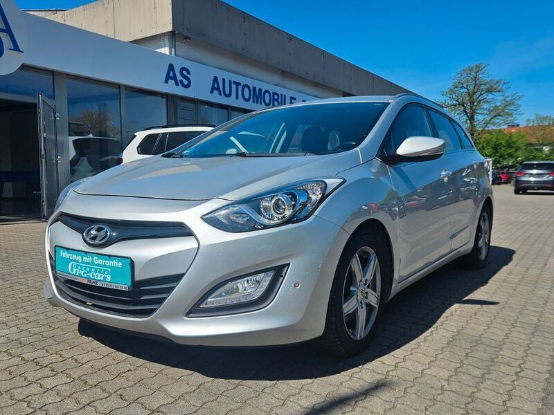 Silber Gebraucht 2014 Hyundai i30 Trend Kombi | 6.449 € (Fairer Preis) - Bild 1/4