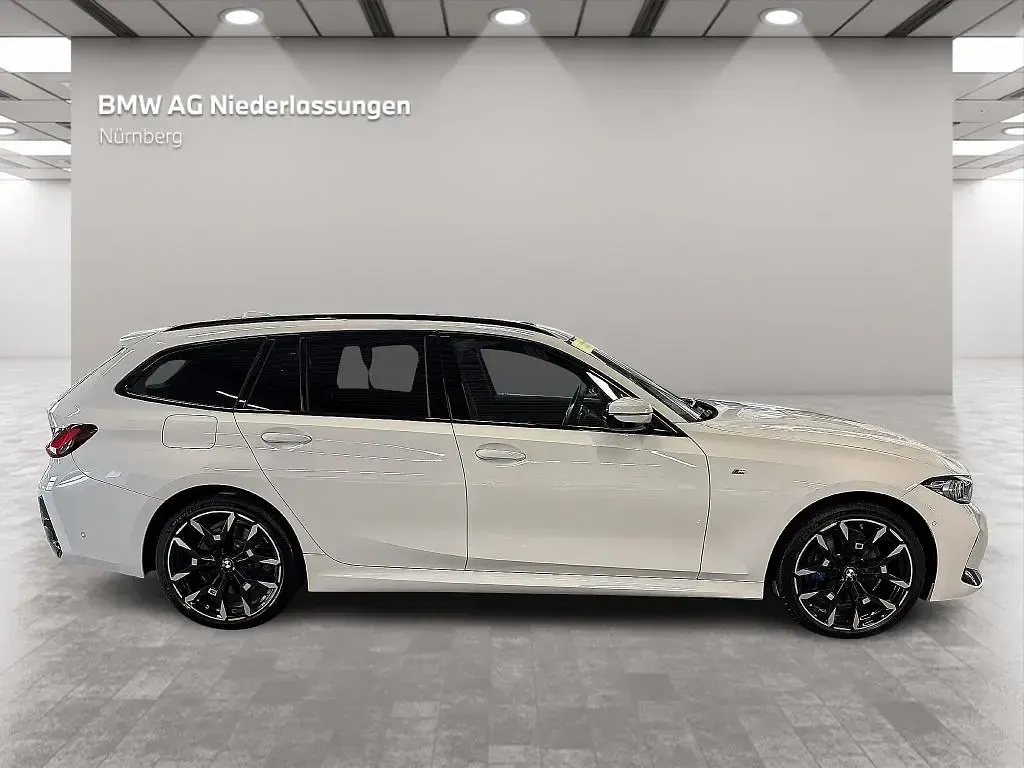 Gebraucht BMW 330e M Sport 292 PS (214 kW) 2025 Weiß Kombi