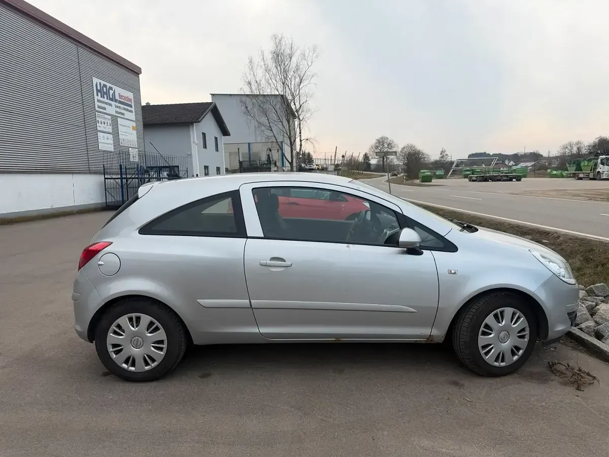 Gebraucht Opel Corsa 80 PS (58 kW) 2007 Silber Kleinwagen