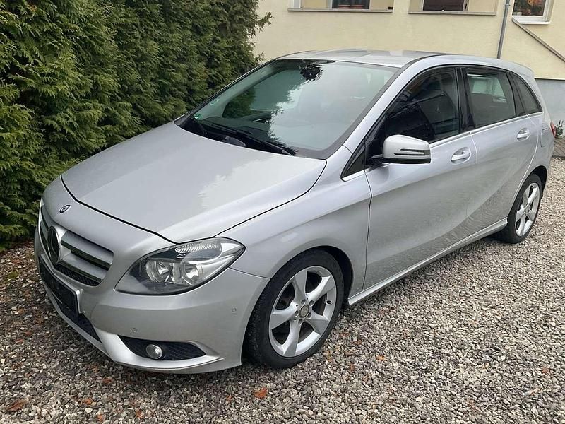 Gebraucht Mercedes B180 109 PS (80 kW) 2012 Silber Van / Kleinbus