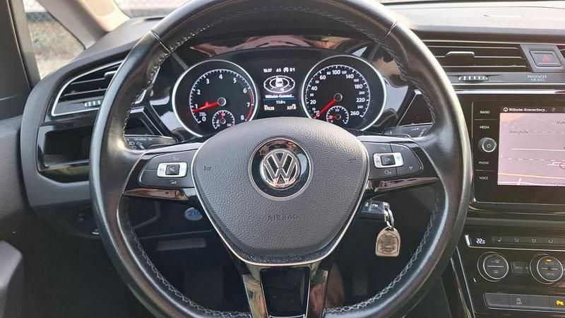 Gebraucht VW Touran Comfortline 150 PS (110 kW) 2018 Grau Van / Kleinbus