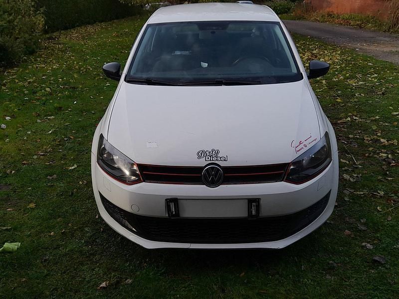 Weiß Gebraucht 2013 VW Polo Cross R-line Kleinwagen | 2.999 € (Superpreis) - Bild 1/4