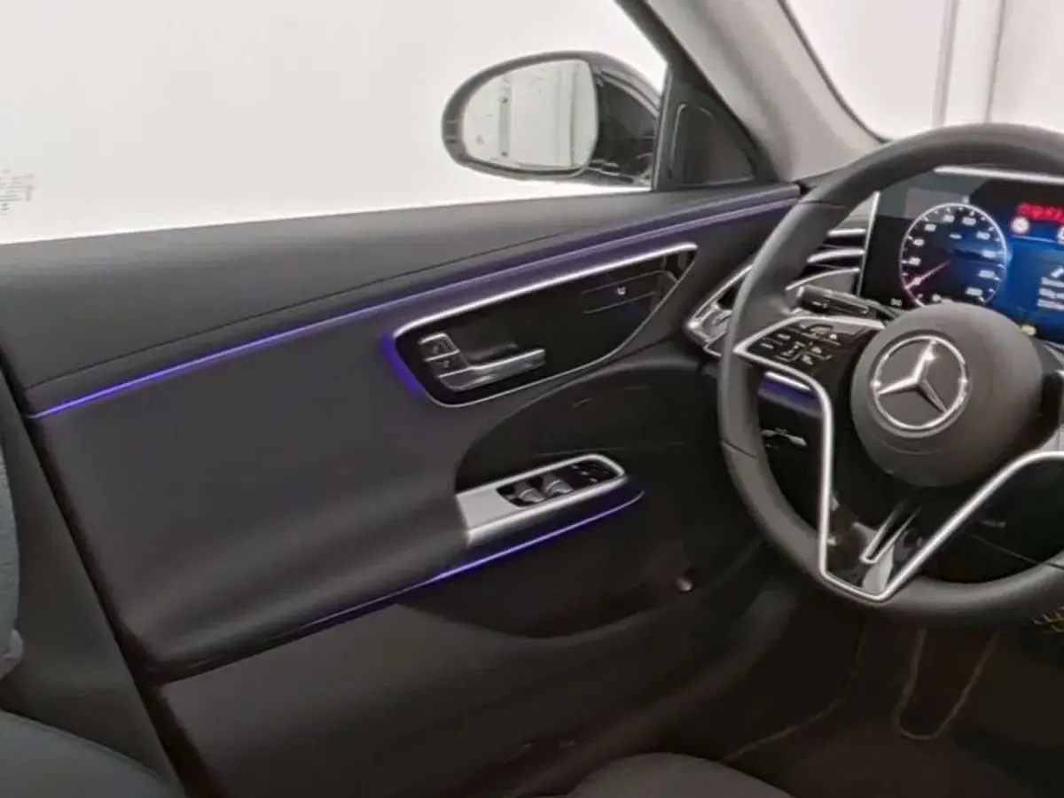 Gebraucht Mercedes E200 204 PS (150 kW) 2025 Obsidianschwarz metallic Limousine