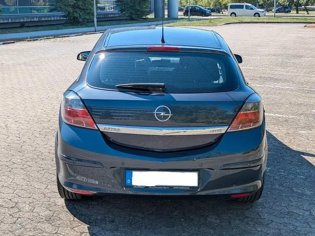 Używany Opel Astra GTC 116 KM (85 kW) 2007 Niebieski Sedan/Limuzyna