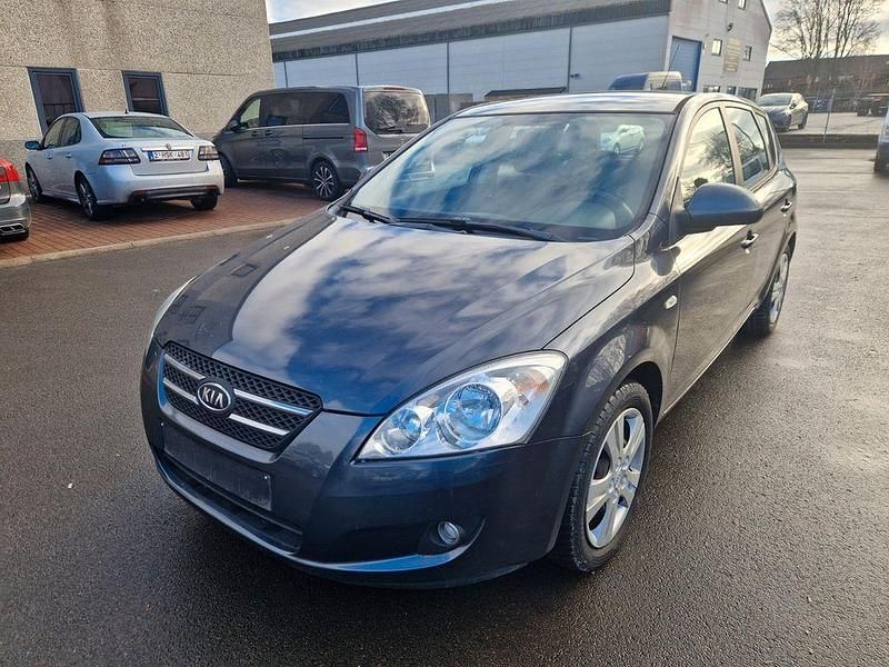Gebraucht Kia Ceed 90 PS (66 kW) 2008 Grau Kleinwagen