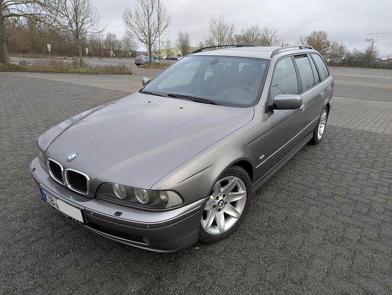 Grau Gebraucht 2002 BMW 530 Lifestyle Kombi | 13.500 € (Fairer Preis) - Bild 1/4