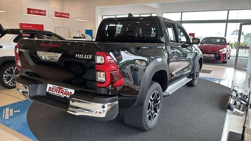 Neu Toyota HiLux Executive 204 PS (150 kW) 2025 Schwarz Abholung