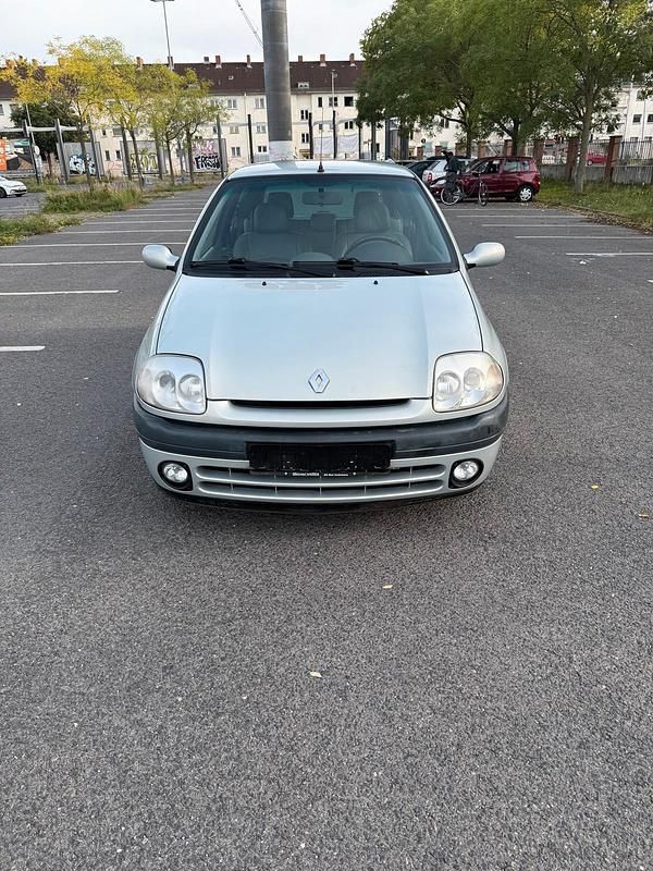 Grau Gebraucht 2000 Renault Clio II Kleinwagen | 1.350 € (Fairer Preis) - Bild 1/4