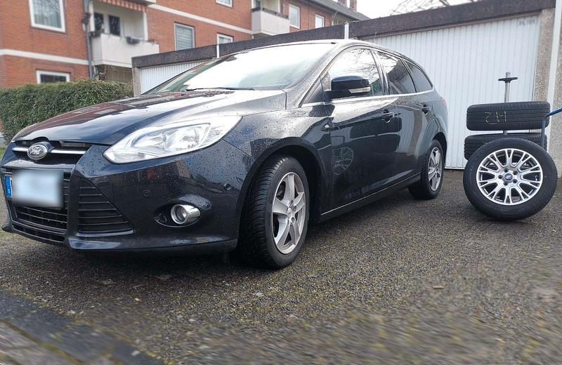 Gebraucht Ford Focus Titanium 182 PS (133 kW) 2014 Schwarz Kombi