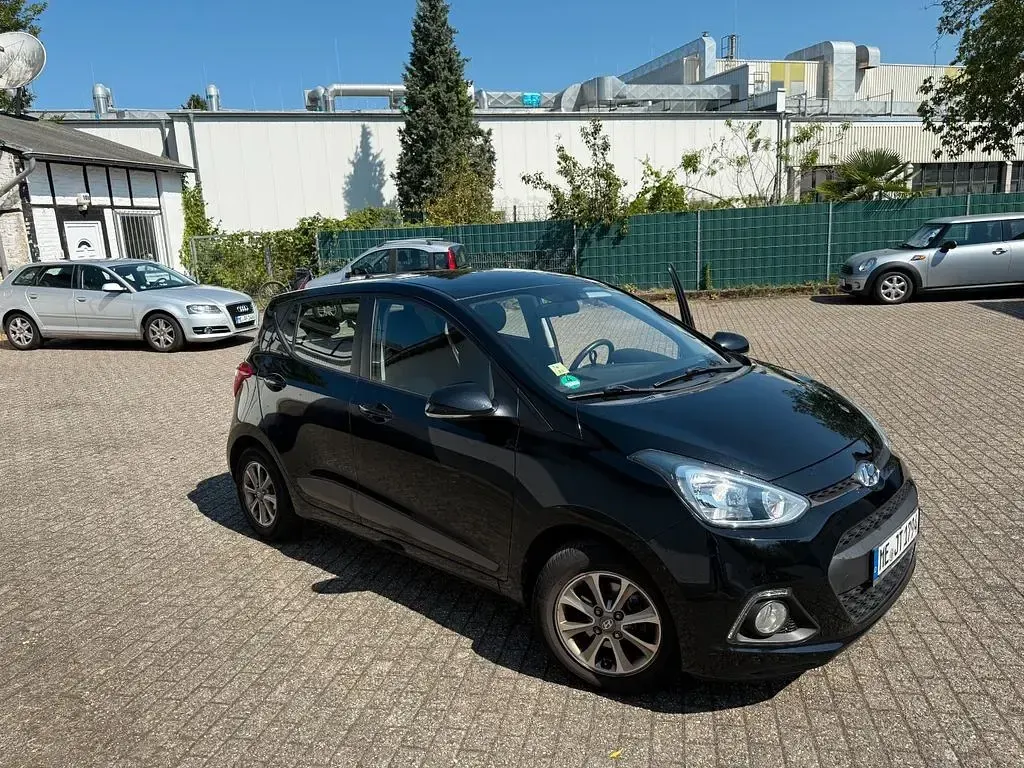 Gebraucht Hyundai i10 67 PS (49 kW) 2017 Schwarz Kleinwagen