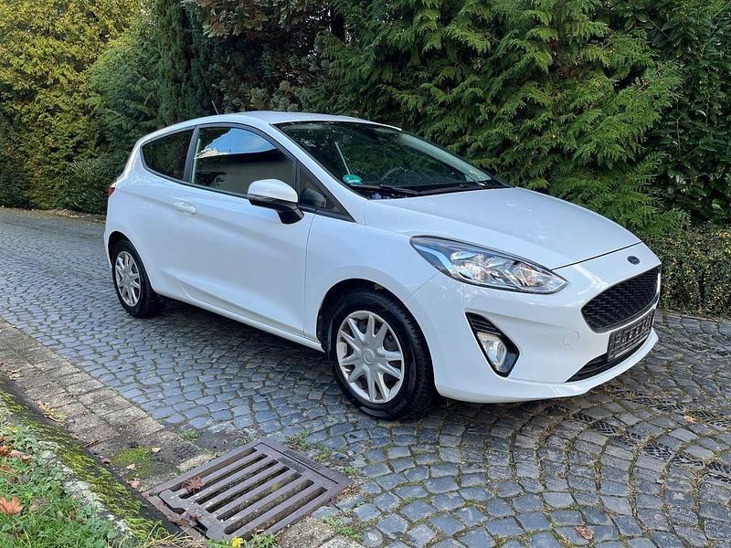Weiß Gebraucht 2018 Ford Fiesta Cool & Connect Kleinwagen | 7.400 € (Fairer Preis) - Bild 1/4