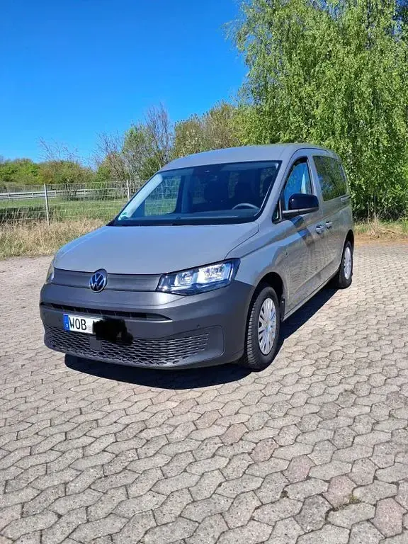 Używany VW Caddy 102 KM (75 kW) 2025 Szary Minivan