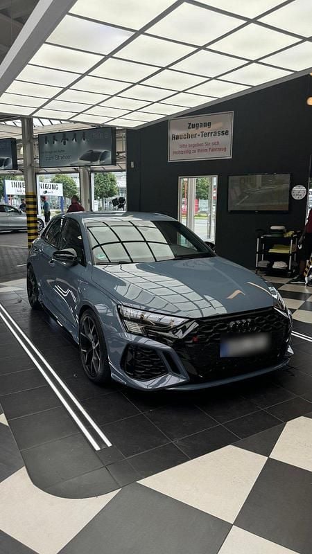 Grau Gebraucht 2022 Audi RS3 Design Kleinwagen | 49.500 € (Guter Preis) - Bild 1/4
