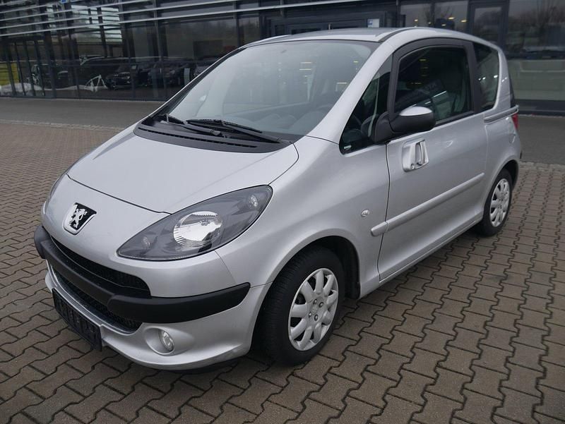 Gebraucht Peugeot 1007 73 PS (53 kW) 2008 Silber Van / Kleinbus
