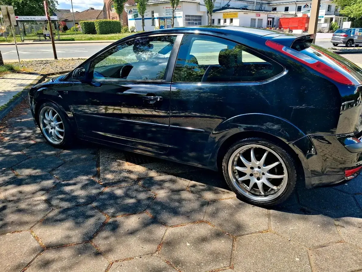 Używany Ford Focus 100 KM (73 kW) 2007 Czarny Coupe