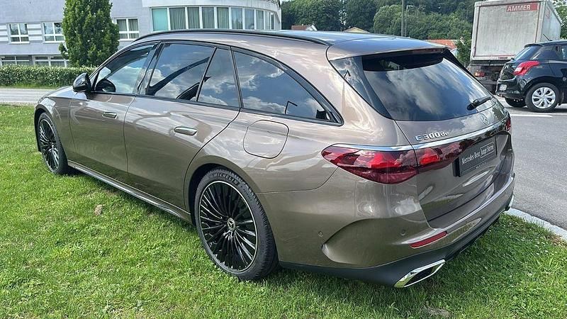 Gebraucht Mercedes E300 AMG 313 PS (230 kW) 2024 Braun Limousine