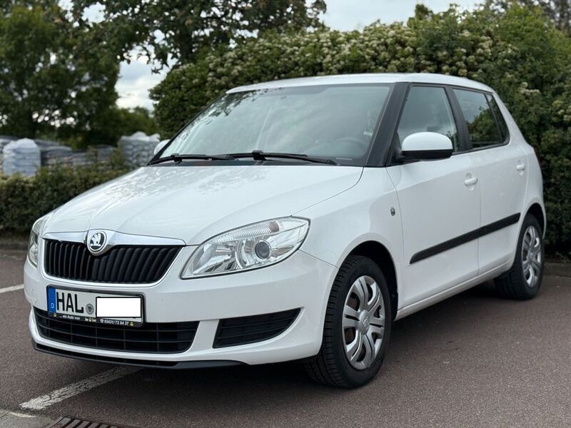 Weiß Gebraucht 2013 Skoda Fabia Limousine | 4.100 € (Fairer Preis) - Bild 1/4
