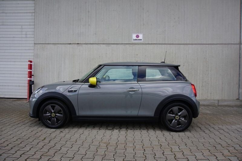 Gebraucht Mini Cooper SE 135 kW (184 PS) 2021 Moonwalk grey (metallic) Kleinwagen