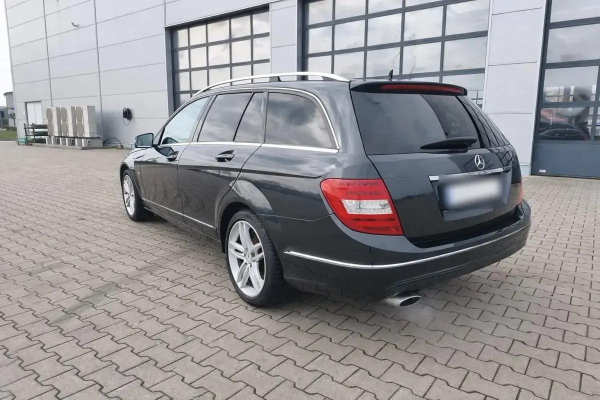 Gebraucht Mercedes C200 184 PS (135 kW) 2011 Andere farben Kombi