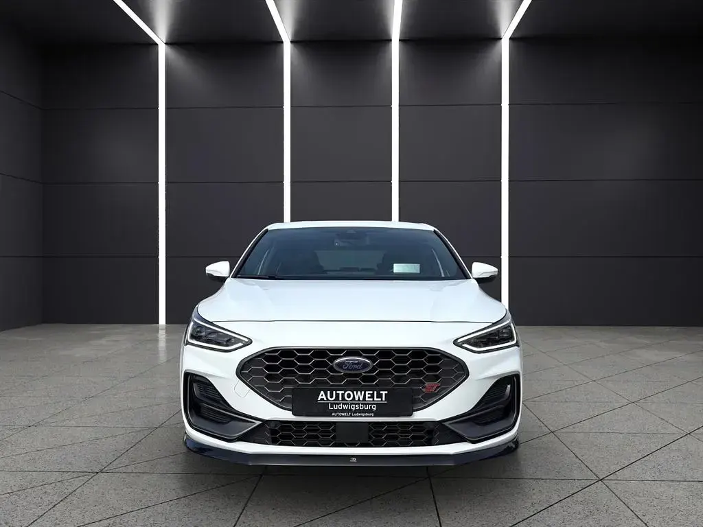 Gebraucht Ford Focus ST 280 PS (205 kW) 2022 Weiß Limousine